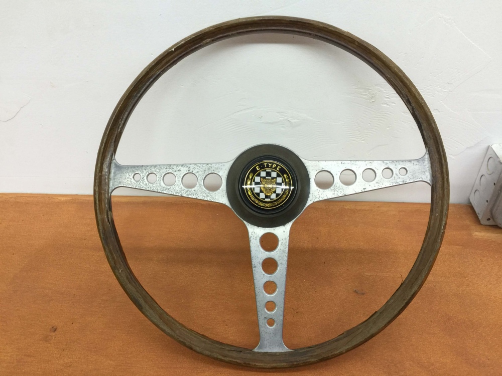 JAGUAR XKE SERIES 1 ROADSTER WOOD STEERING WHEEL WITH HORN BUTTON
