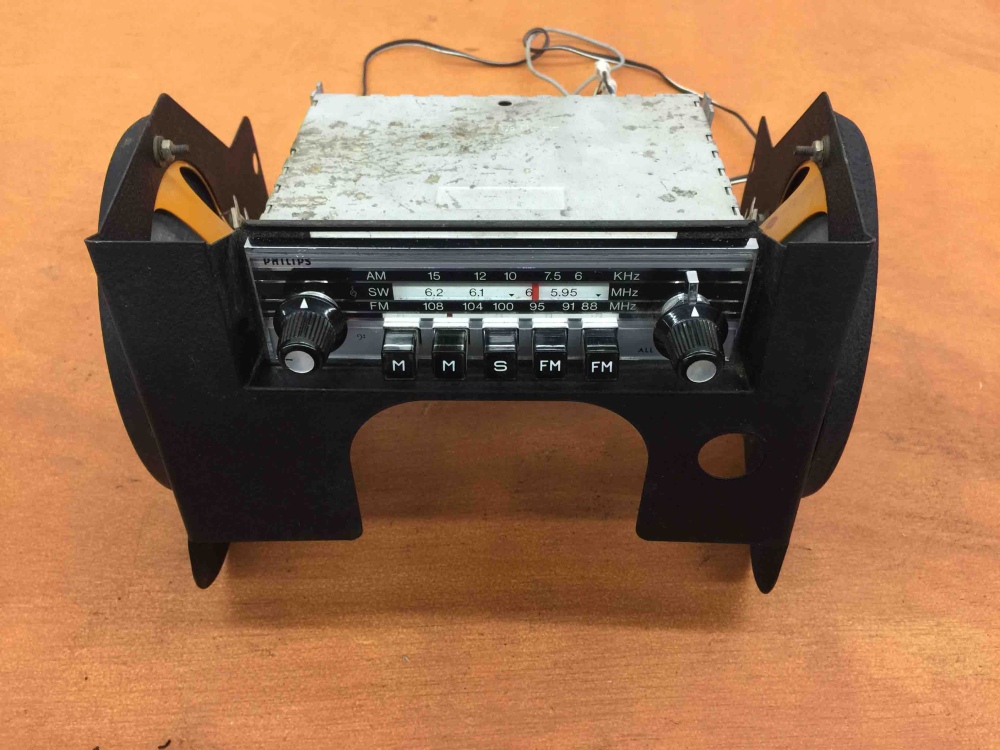 Jaguar XKE Radio, Housing, and speakers Phillips All Transistor