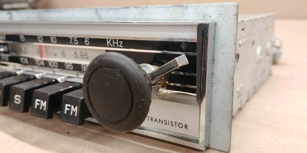 Jaguar XKE Radio Phillips All Transistor 22RN681/85 E-Type
