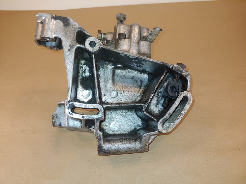 Mercedes W126 W123 300D Power Steering Pump Bracket / Fuel Filter