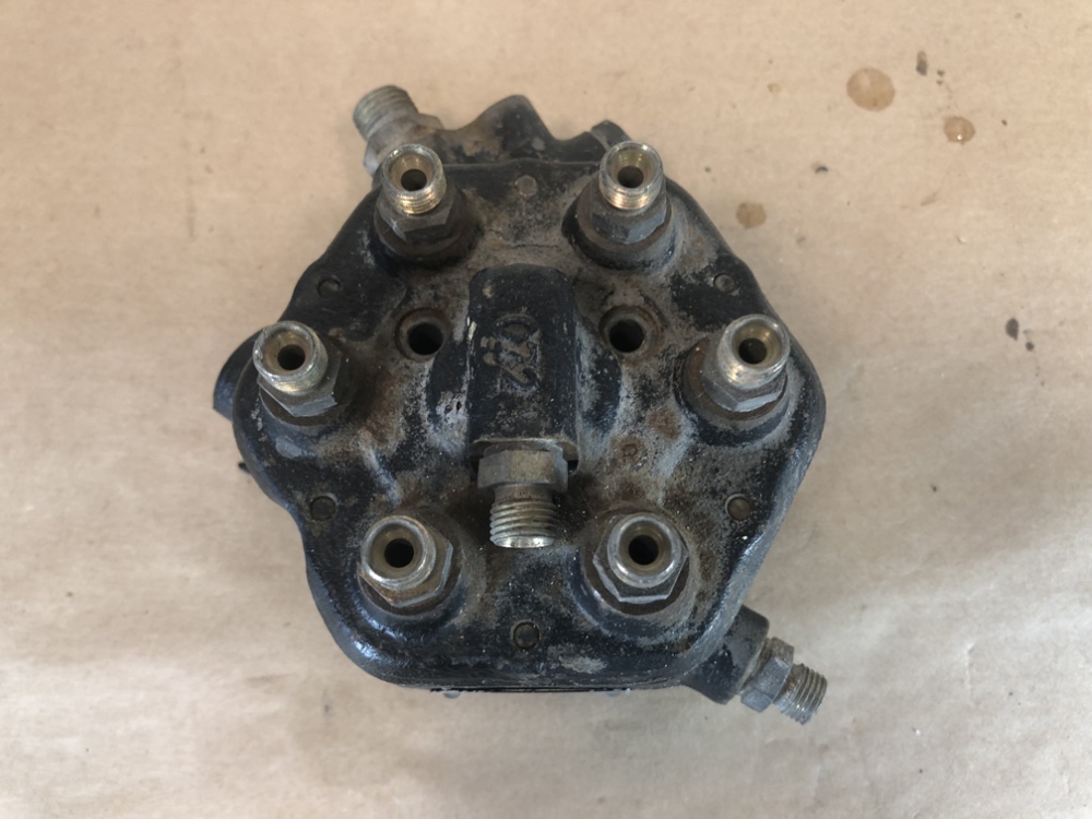 MercedesBenz W107 W116 W123 Bosch Fuel Distributor 0438100011 OEM