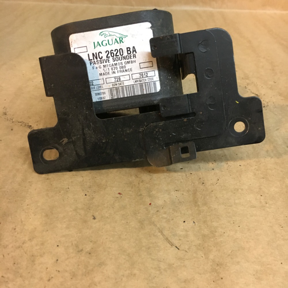 97-06 Jaguar XKR X100 Security Passive Alarm Siren Horn Sounder LJA2620BB OEM