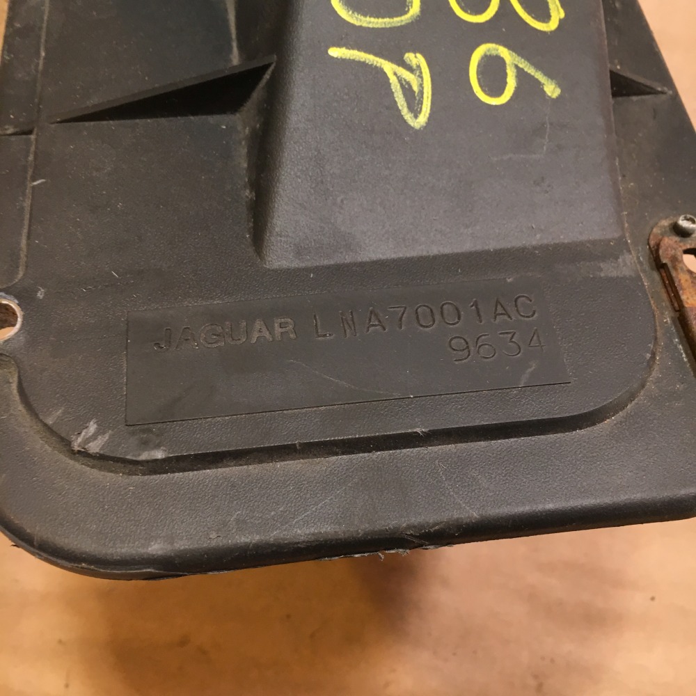 OEM 19931997 Jaguar XJ6 Windshield Wiper Motor Assembly Housing