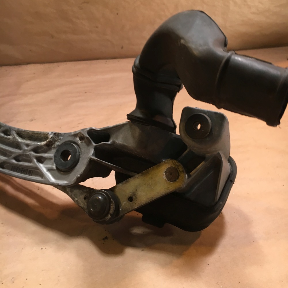 OEM 199907 Jaguar SType Windshield Wiper Motor Bracket PC LH 9162464