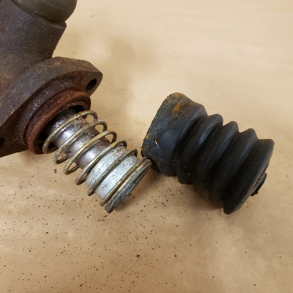 Jaguar EType XKE 196475 Original Brake Master Cylinder Lockheed