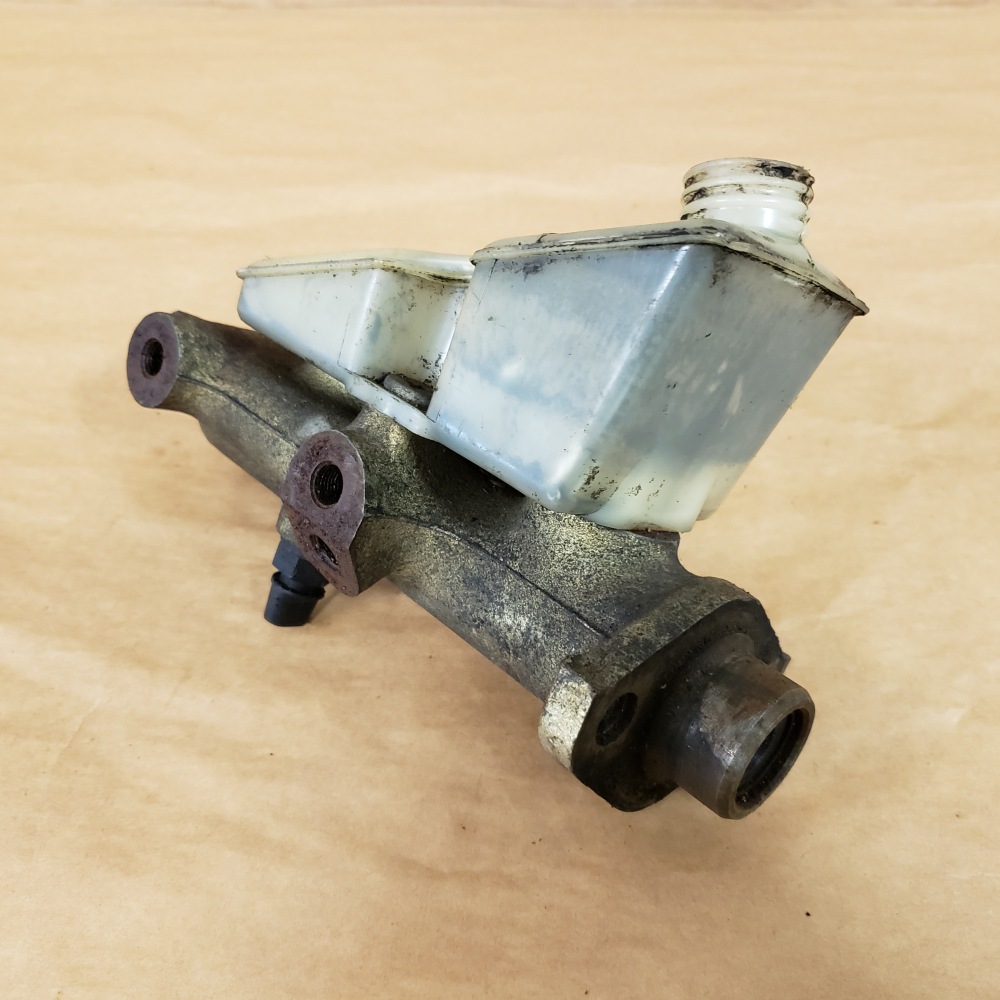 MG MGB 197580 Original Brake Master Cylinder AP 3212450 w/ Reservoir