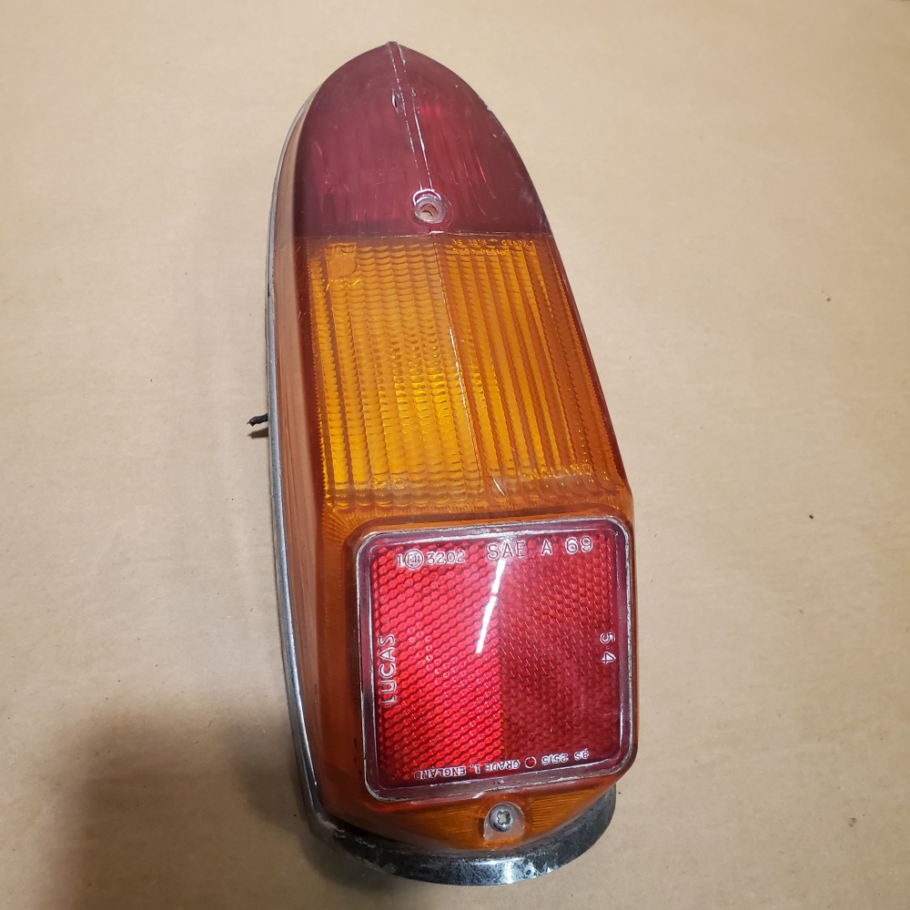OEM 19691980 MG MGB Midget Tail Light Assembly Lens Lamp 54580421