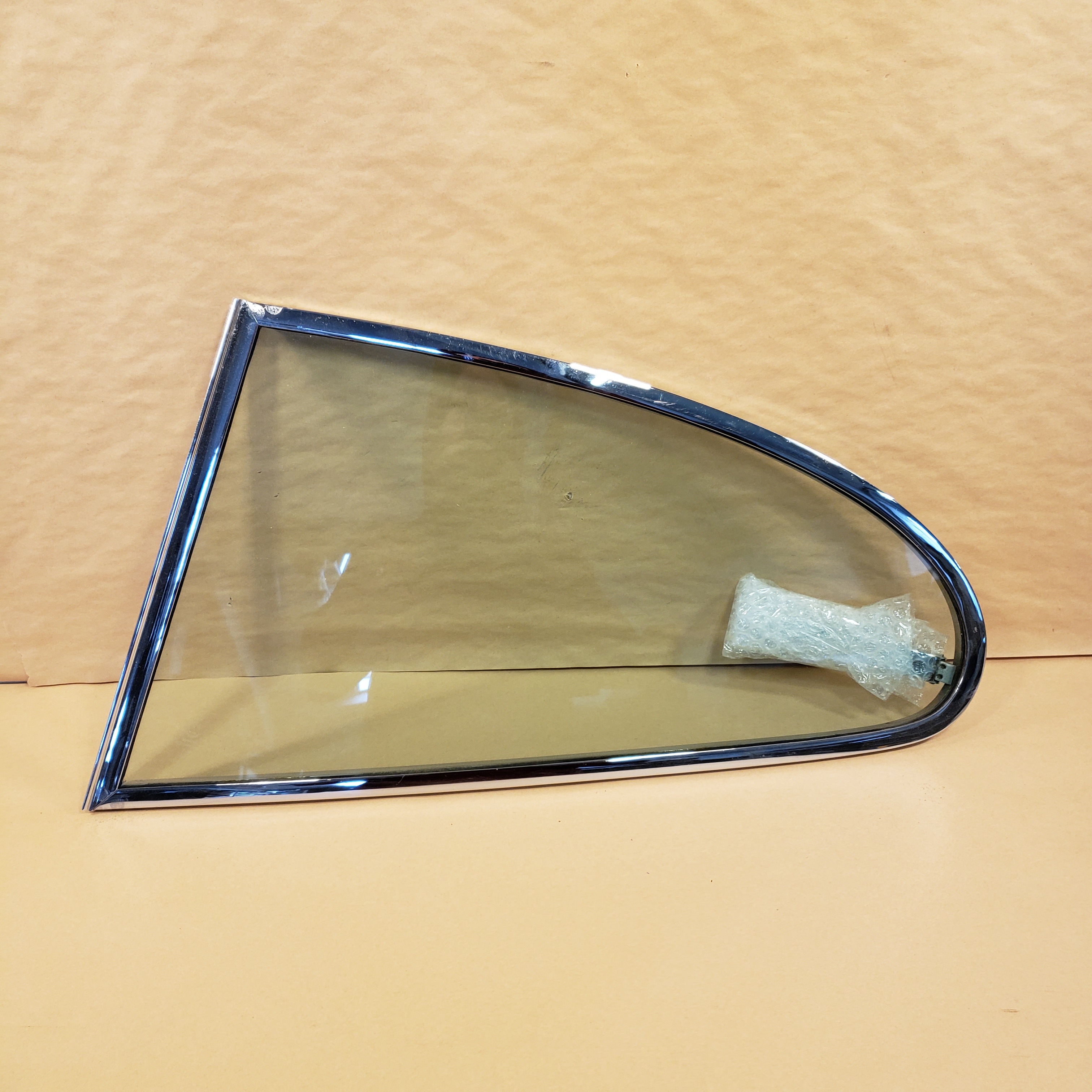 Jaguar XKE E-Type Series 2 2+2 LH Left Rear Quarter Vent Window Triplex ...