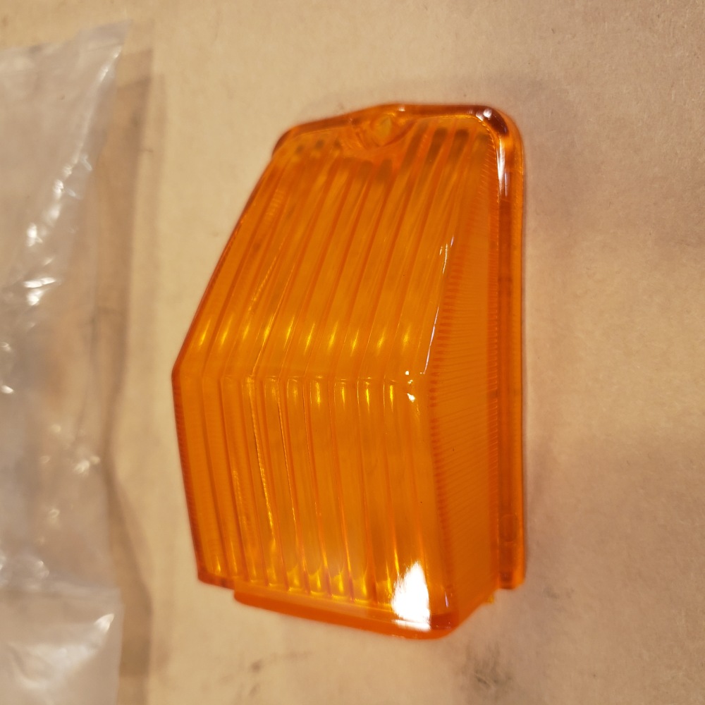 Front Marker Lamps L677 – With Bulbs – Fits MGB, MGBGT, Triumph Spitfire, GT6 – Lucas Replacement